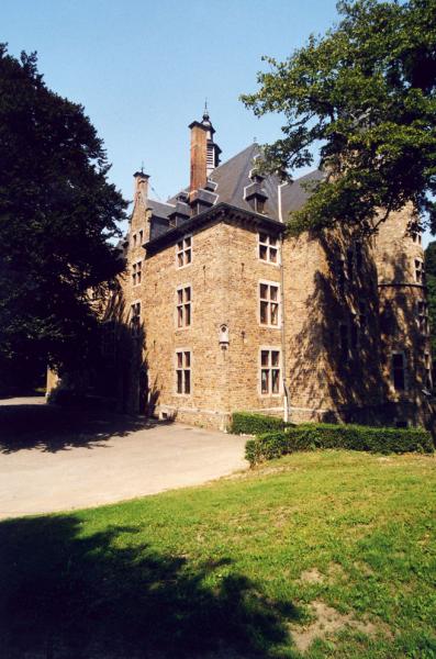 Le chateau d' Arenberg devient domaine militaire ( M TOUSSAINT )