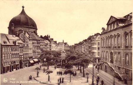 LIEGE: la Place du Marché et l'Hôtel de Ville.